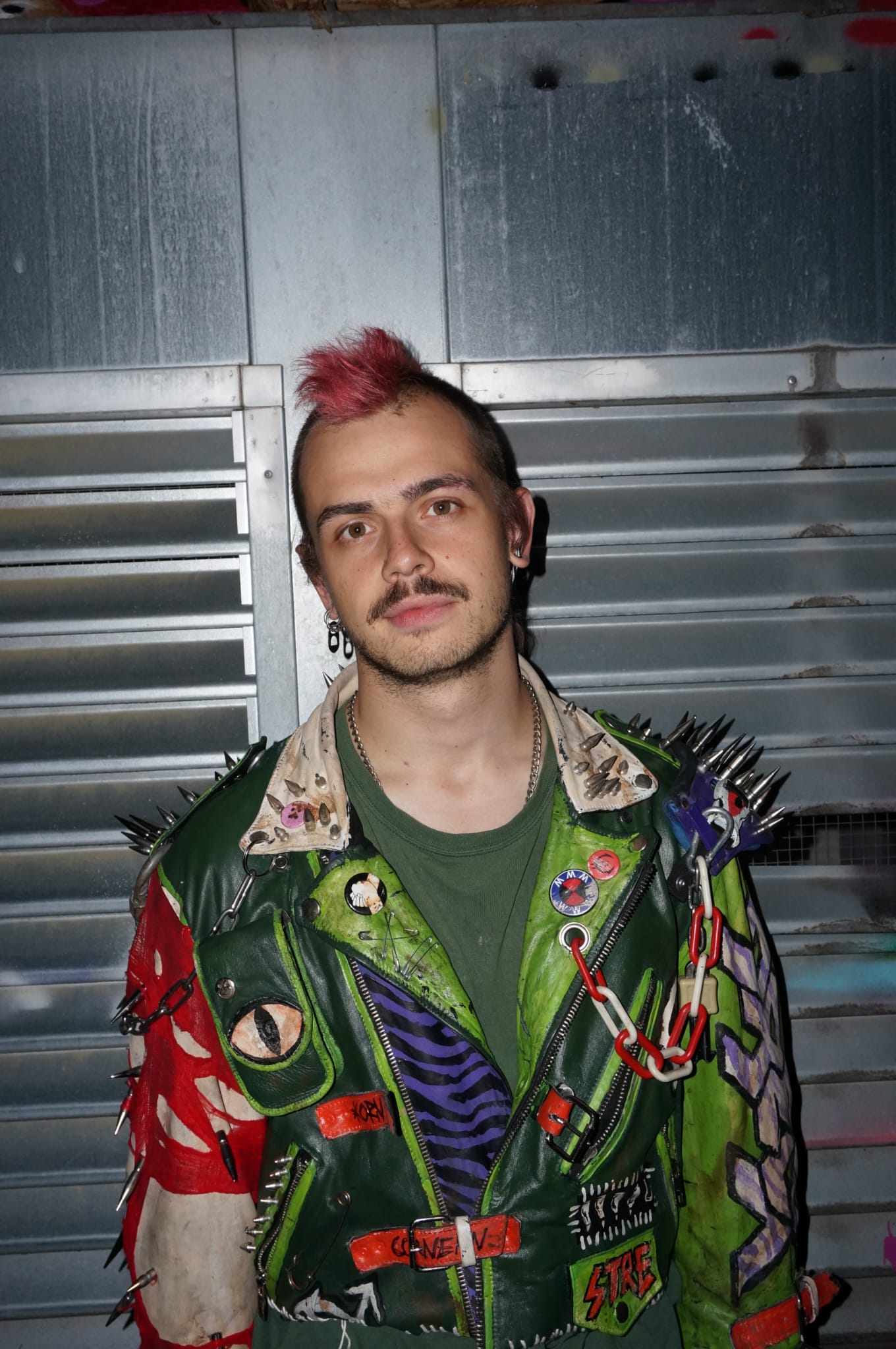 eigentlich-erz-hlen-wir-damit-unsere-eigene-geschichte-junge-leute